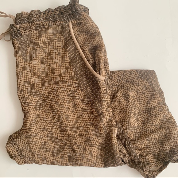 URBAN OUTFITTERS | SLIM DROP CROTCH PANT JOGGERS GEOMETRIC DESIGN LIGHTWEIGHT - Picture 4 of 8